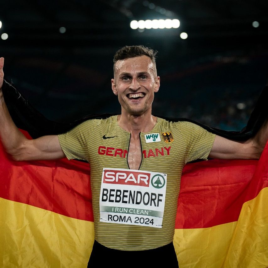 Sportler mit Deutschland-Fahne